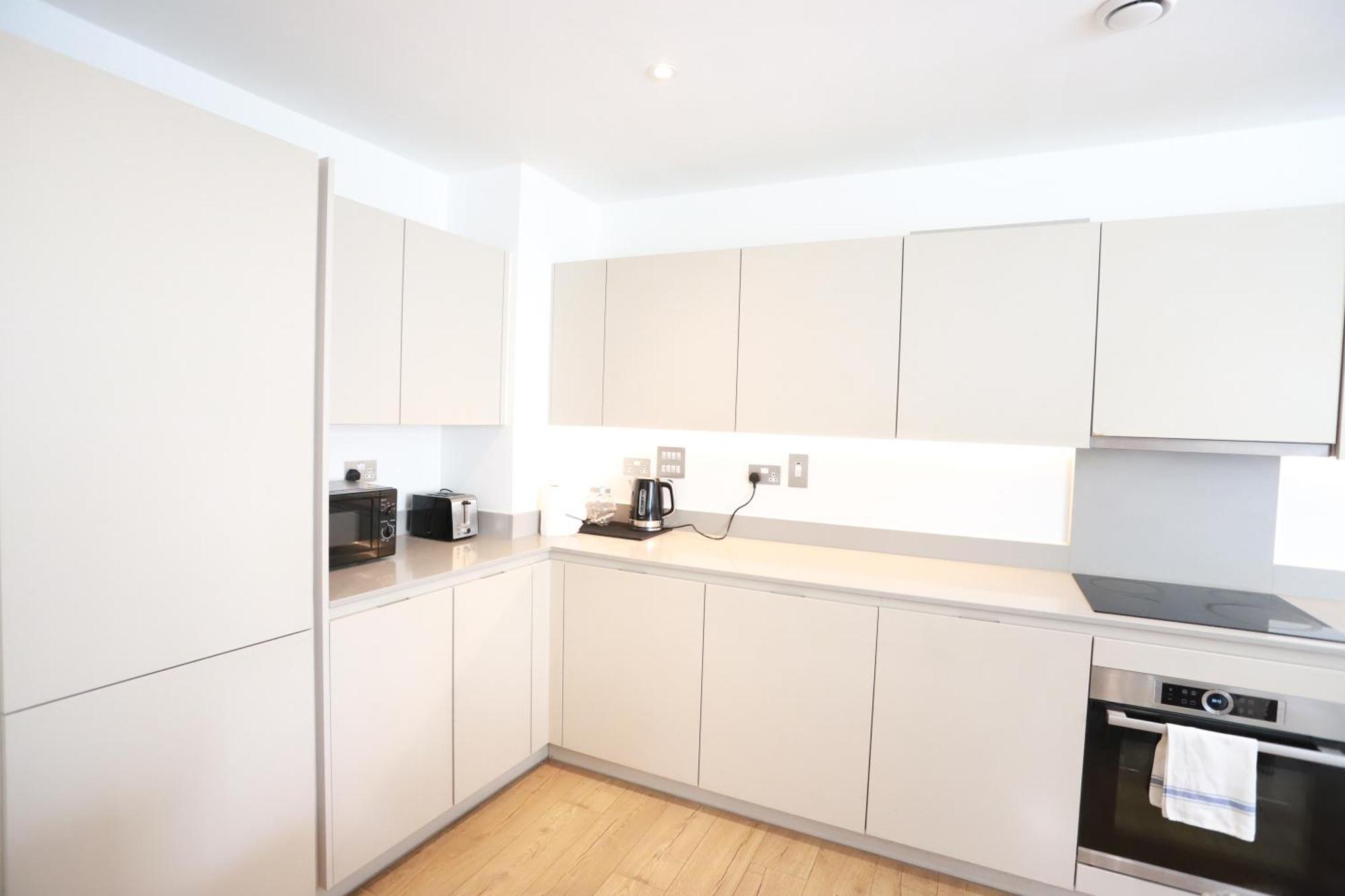 Spacious 3-Story Retreat With Rooftop Terrace And Modern Amenities London Bagian luar foto