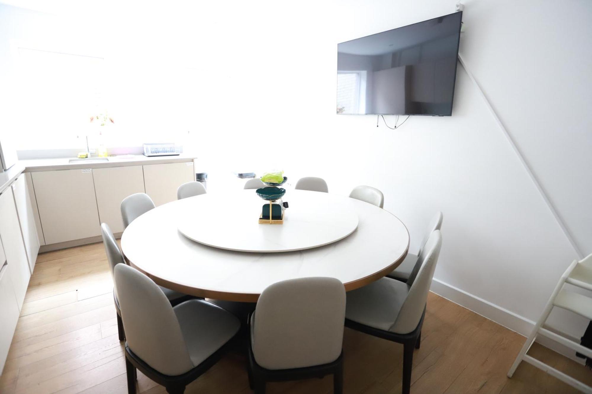 Spacious 3-Story Retreat With Rooftop Terrace And Modern Amenities London Bagian luar foto